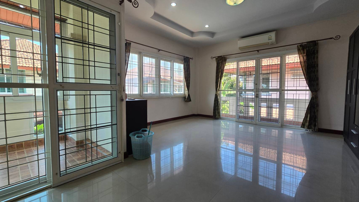 For SaleHousePathum Thani,Rangsit, Thammasat : 2-story detached house for sale, Than Mankong Village 1, Khlong Nueng, Khlong Luang, Pathum Thani, area 54.3 square wah, usable area 193 square meters, 3 bedrooms, 3 bathrooms, parking for 2 cars in the house.