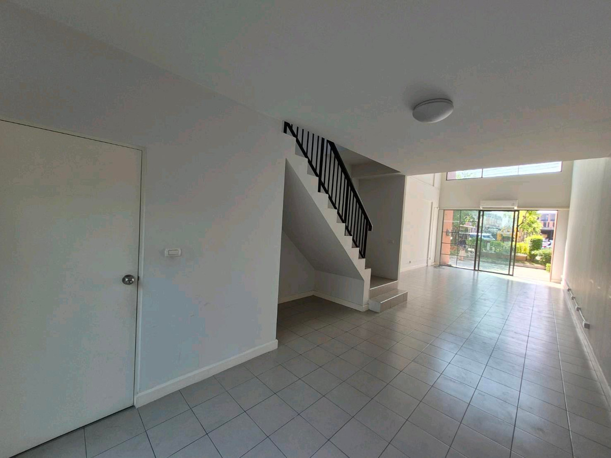 For RentShop HouseBang kae, Phetkasem : Commercial building for rent, 3.5 floors, Siri Avenue Phetkasem 81, 5 bedrooms, 3 bathrooms, 7 air conditioners. Every room, next to Phetkasem Road 81.