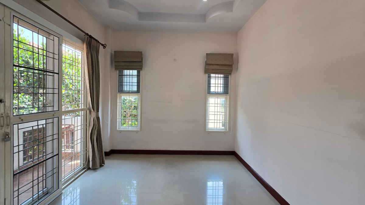 For SaleHousePathum Thani,Rangsit, Thammasat : 2-story detached house for sale, Than Mankong Village 1, Khlong Nueng, Khlong Luang, Pathum Thani, area 54.3 square wah, usable area 193 square meters, 3 bedrooms, 3 bathrooms, parking for 2 cars in the house.