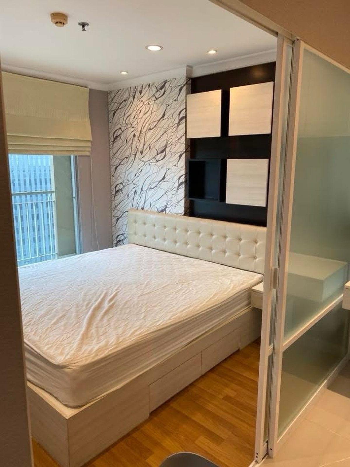 ให้เช่าคอนโดพระราม 9 เพชรบุรีตัดใหม่ RCA : 🏢 ให้เช่า ลุมพินี เพลส พระราม 9-รัชดา
💰 ราคาเช่า 15,000 บาท / เดือน

✨ ห้องขนาดใหญ่ อยู่สบาย แบ่งสัดส่วนลงตัว เหมาะสำหรับพักอาศัยระยะยาว
