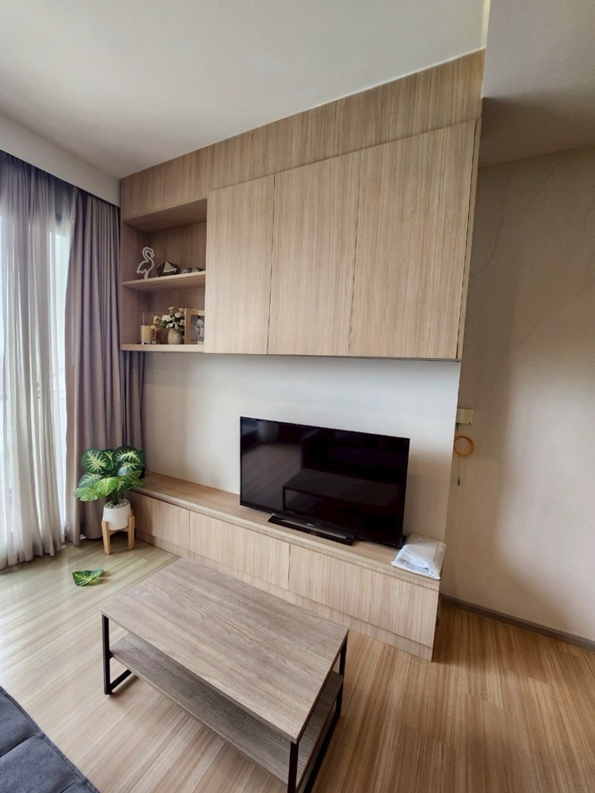 For RentCondoSapankwai,Jatujak : Condo for rent, M Chatuchak, 2 bedrooms, Pet friendly, only 35,000 baht per month, ready to move in.