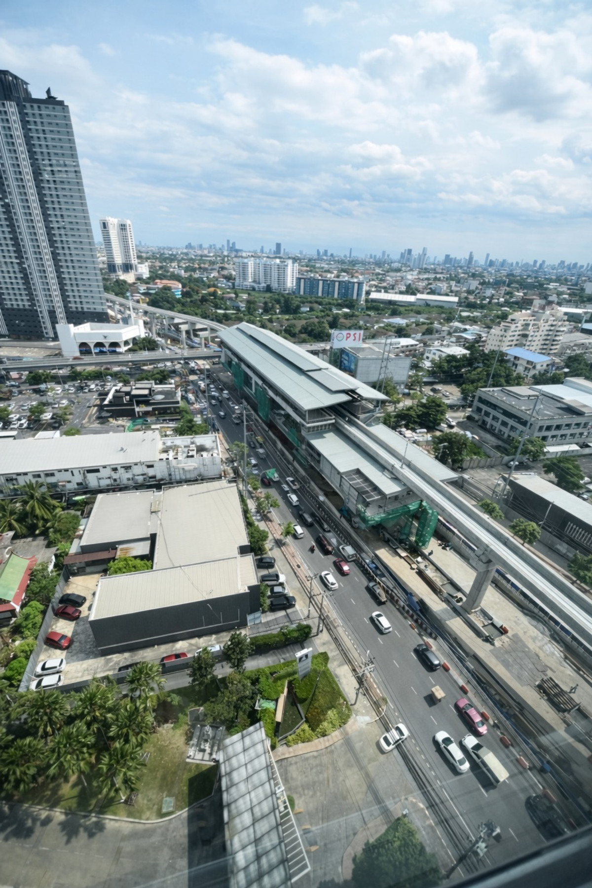 For RentCondoPattanakan, Srinakarin : For rent: Lumpini CondoTown Srinakarin – Hua Mak Station, specially decorated room, corner room, beautiful view.