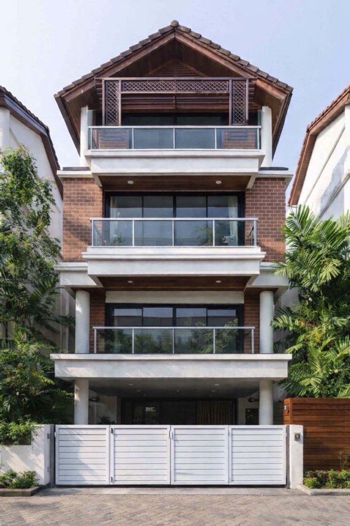 For RentHouseSathorn, Narathiwat : Single house for sale, Sathorn Yen Akat, 6 floors, Soi Yen Akat 2, good location in the heart of the city, suitable for investment - use yourself.