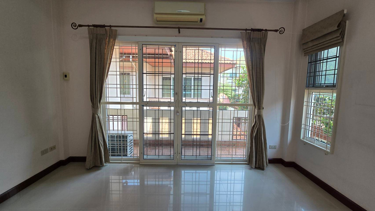 For SaleHousePathum Thani,Rangsit, Thammasat : 2-story detached house for sale, Than Mankong Village 1, Khlong Nueng, Khlong Luang, Pathum Thani, area 54.3 square wah, usable area 193 square meters, 3 bedrooms, 3 bathrooms, parking for 2 cars in the house.