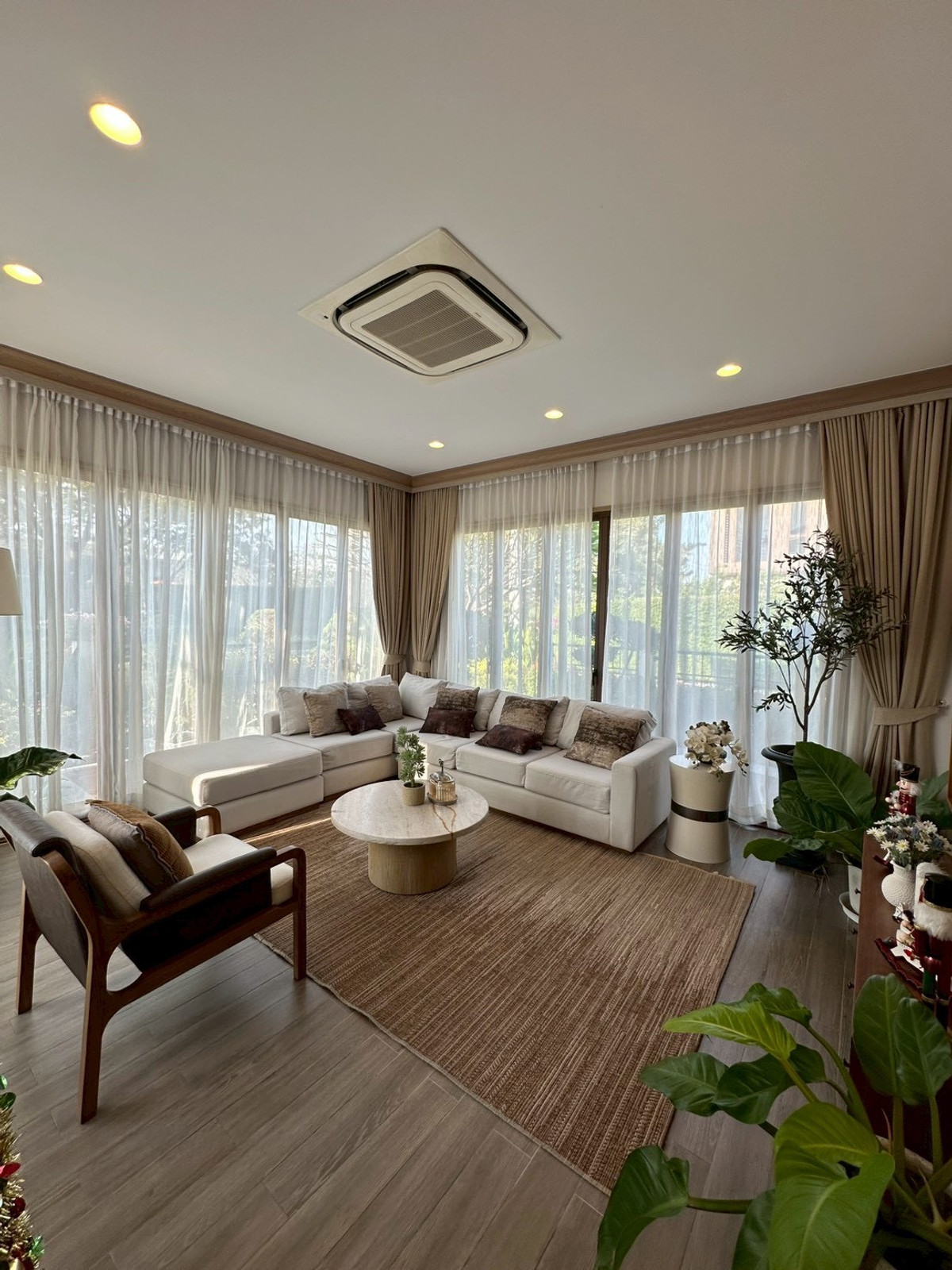 ให้เช่าบ้านพัฒนาการ ศรีนครินทร์ : ปล่อยเช่าบ้านตกแต่งพร้อมเข้าอยู่  5ห้องนอน บุราสิริ กรุงเทพกรีฑา 280บาท