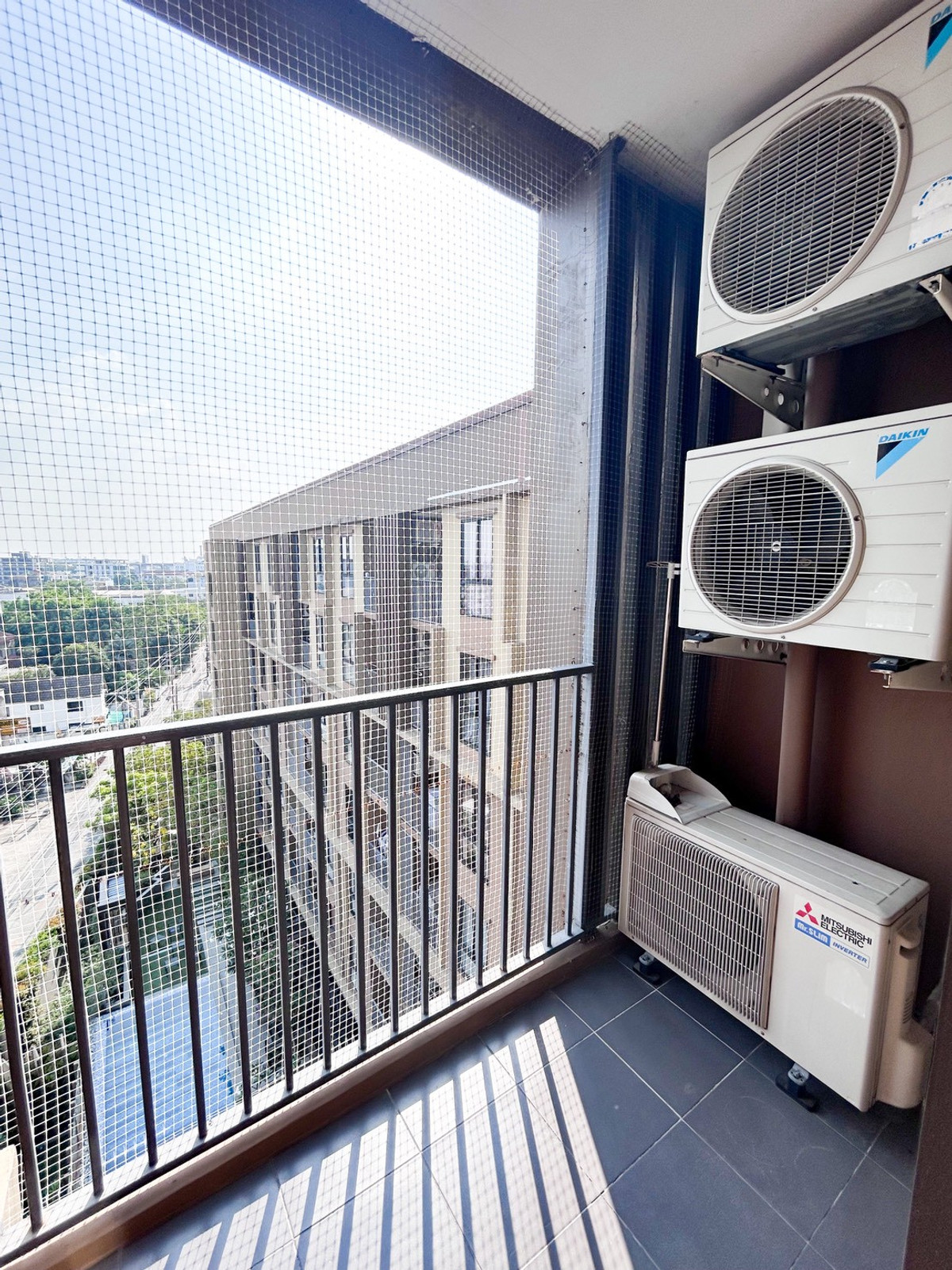 ให้เช่าคอนโดอ่อนนุช อุดมสุข : ห้องหัวมุม วิวสระว่ายน้ำ เช่า 2 ห้องนอน 1 ห้องน้ำ เดอะ ทรี อ่อนนุช สเตชั่น