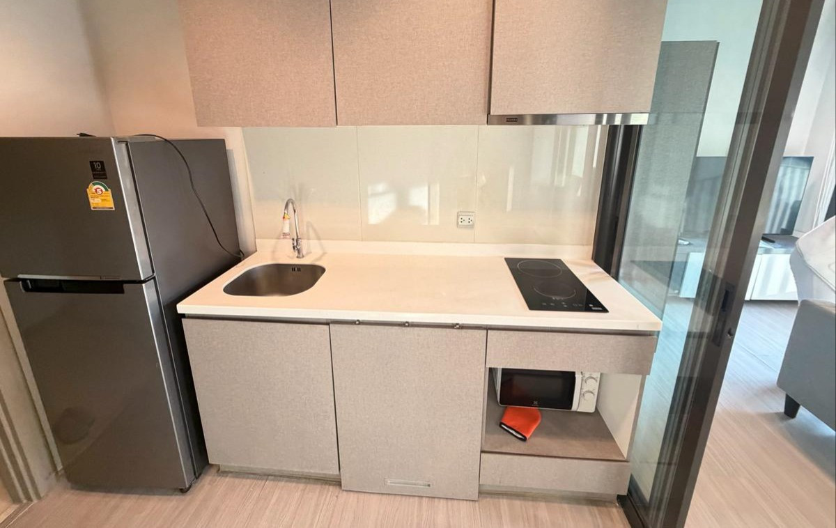 For RentCondoRama9, Petchburi, RCA : 15k🔥Special price Condo for rent near MRT Rama 9 | Life asoke rama9 | New CBD location surrounded by department stores.