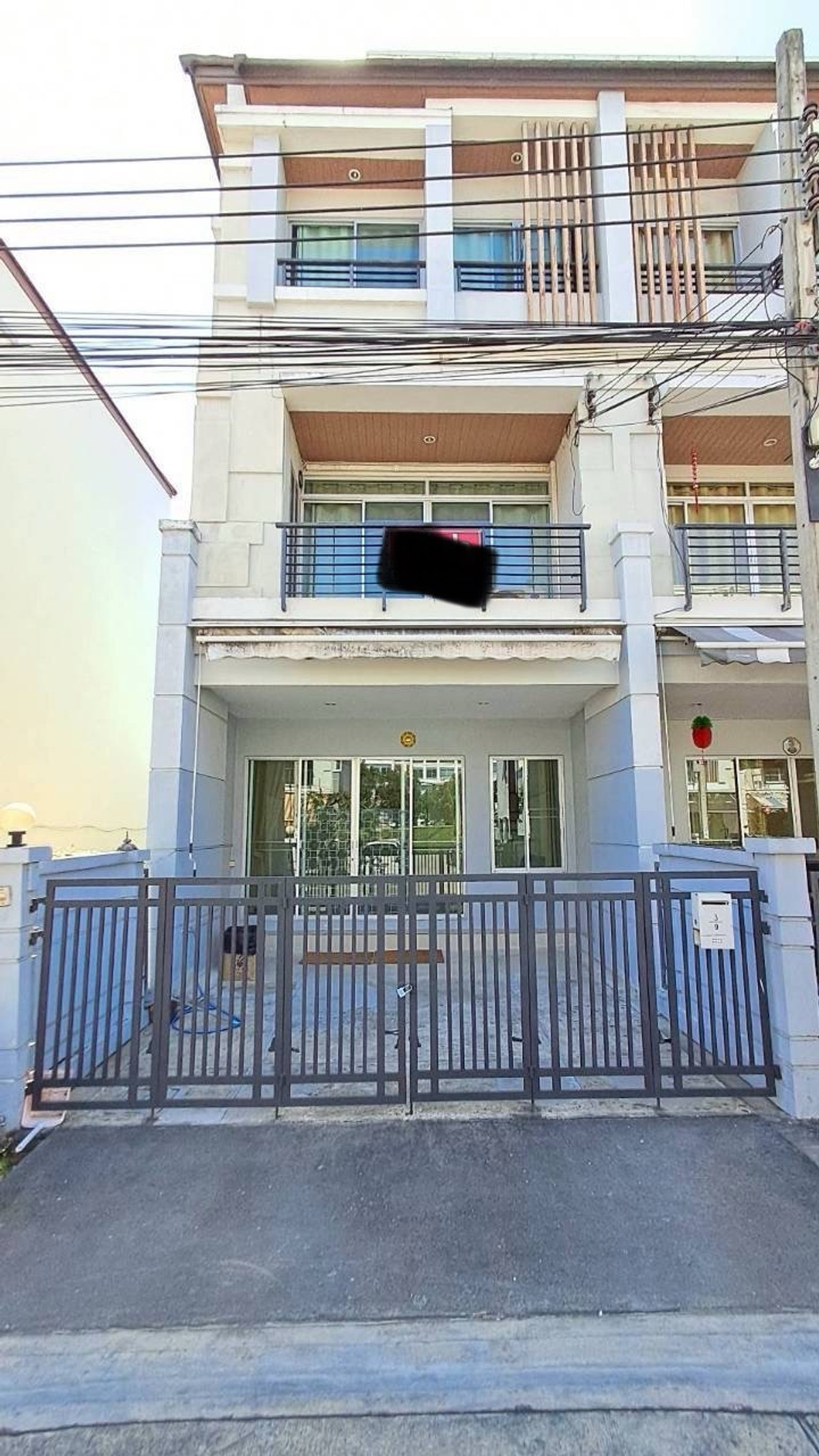 For RentTownhomePattanakan, Srinakarin : For rent, Baan Klang Muang Urbanion Srinakarin 46/1, 3-story townhouse, corner room ‼️If interested, contact 082-3223695