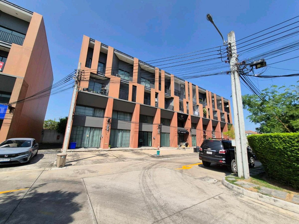 For RentShop HouseBang kae, Phetkasem : Commercial building for rent, 3.5 floors, Siri Avenue Phetkasem 81, 5 bedrooms, 3 bathrooms, 7 air conditioners. Every room, next to Phetkasem Road 81.