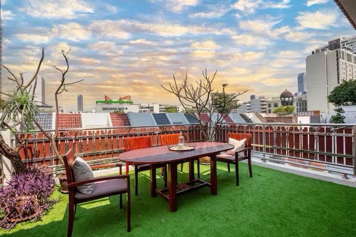 TownhomeSukhumvit, Asoke, Thonglor : Townhouse for Sale and Rent Sukhumvit 39 Phrom Phong near BTS Phrom Phong 4 Bedroom 440 sqm close to EmQuartier Emporium Samitivej Hospital