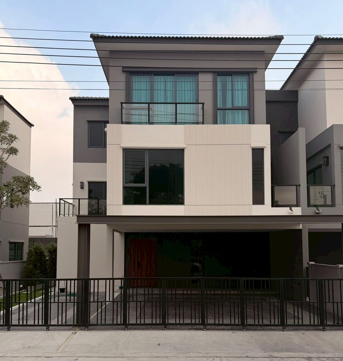 For RentBangna, Bearing, Lasalle : ME2500777 Twin house for rent. Baan Klang Muang The Edition Bangna 2, fully furnished, ready to move in, near MEGA Bangna.
