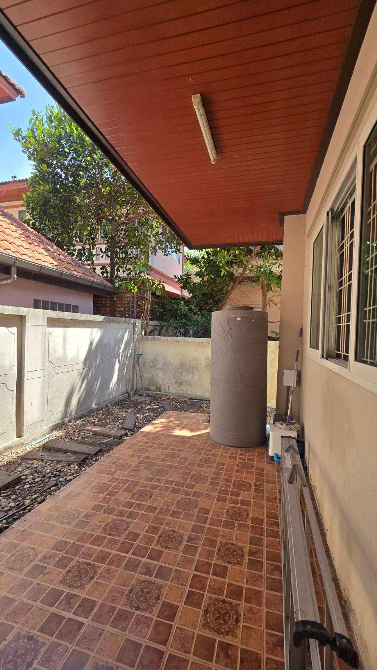 For SaleHousePathum Thani,Rangsit, Thammasat : 2-story detached house for sale, Than Mankong Village 1, Khlong Nueng, Khlong Luang, Pathum Thani, area 54.3 square wah, usable area 193 square meters, 3 bedrooms, 3 bathrooms, parking for 2 cars in the house.