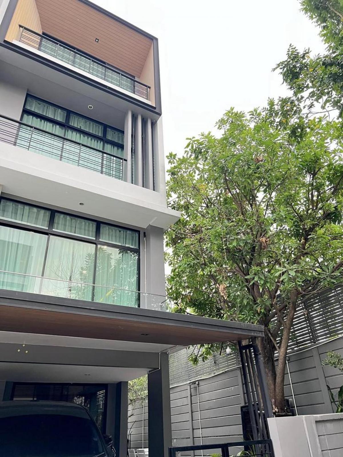 For RentTownhomePattanakan, Srinakarin : 28/02/2026, Luxury house 3 bedrooms, 4 bathrooms Nirvana Define Srinakarin-Rama 9 Wide area 230 sq m. For rent only 85,000 baht per month.