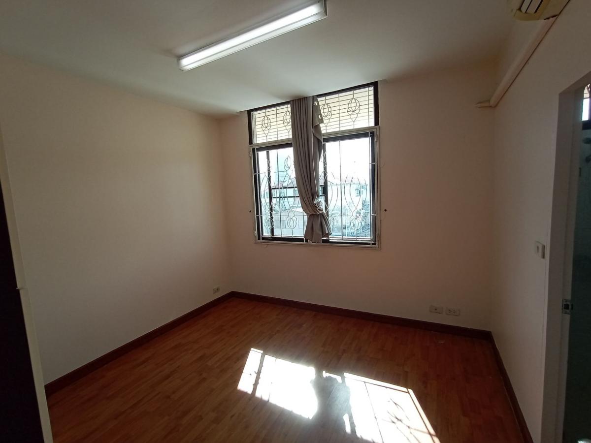 ขายทาวน์โฮมพระราม 3 สาธุประดิษฐ์ : 28/02/2026, บ้านเดี่ยว 3 นอน 4 น้ำ ทำเลใจกลางพระราม 3 เช่าเพียง 30,000 บ./ด. หรือซื้อย่านสาทรในราคา 9.5 ลบ.