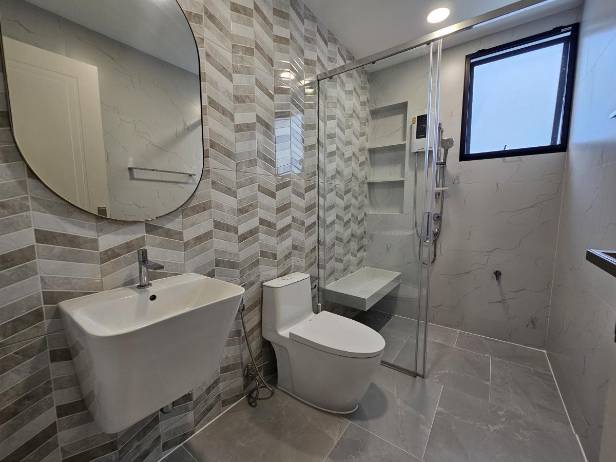 ขายบ้านพัฒนาการ ศรีนครินทร์ : 28/02/2026, บ้านหรู 5 ห้องนอน บนที่ดินกว้าง 170 ตร.วา ย่านพระราม 9 
เช่าหรือซื้อได้ ราคาสุดพิเศษ ใกล้แหล่งธุรกิจครบครัน