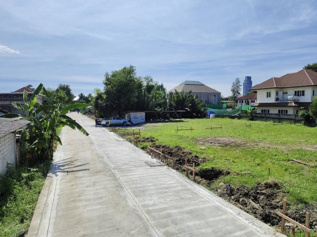 ขายที่ดินอ่อนนุช อุดมสุข : 28/02/2026, ขายที่ดินถมแล้ว สุขุมวิท 101 ใกล้ BTS ปุณณวิถี เหมาะทำบ้าน-โฮมออฟฟิศ 
382 ตร.ว. ราคาพิเศษ 40 ล้าน ติดถนนกว้าง เดินทางสะดวกทุกเส้นทาง