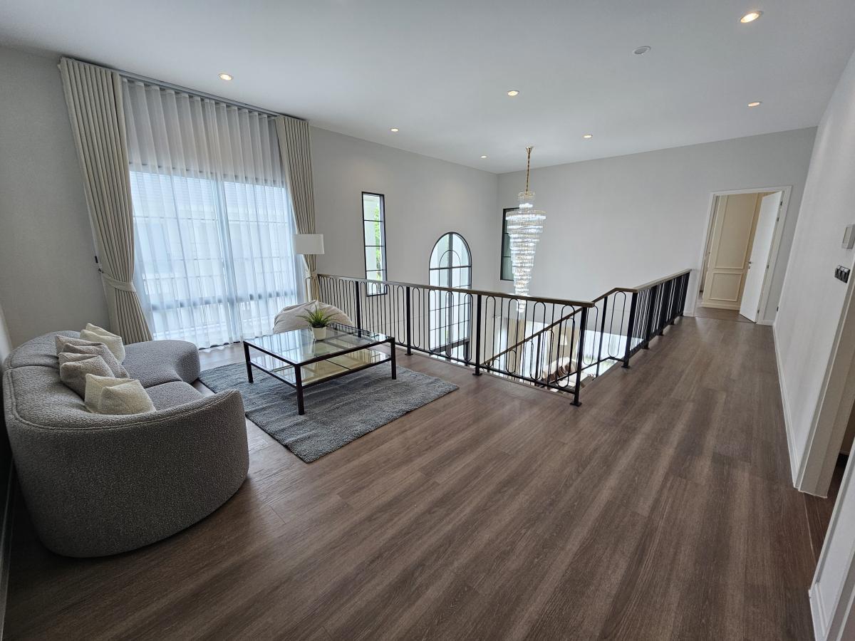 ขายบ้านบางนา แบริ่ง ลาซาล : 28/02/2026, หรูหราบนทำเลทอง Setthasiri Bangna KM.10 บ้านใหญ่ 5 ห้องนอน จองวันนี้ 
พักผ่อนสุดคุ้ม 377 ตร.ม. ในราคาขาย 47 ล้าน หรือเช่า 360,000 บาทต่อเดือน