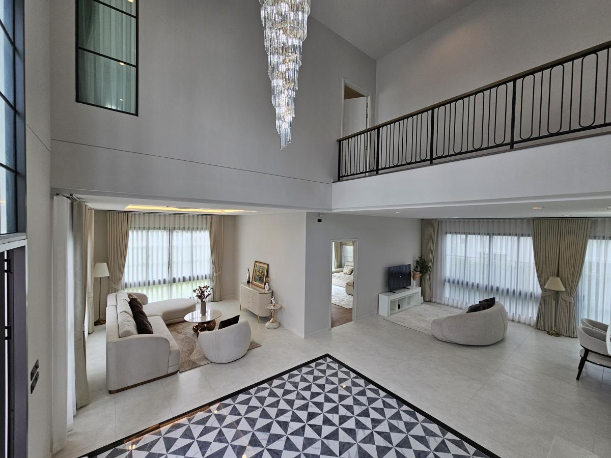 ขายบ้านบางนา แบริ่ง ลาซาล : 28/02/2026, หรูหราบนทำเลทอง Setthasiri Bangna KM.10 บ้านใหญ่ 5 ห้องนอน จองวันนี้ 
พักผ่อนสุดคุ้ม 377 ตร.ม. ในราคาขาย 47 ล้าน หรือเช่า 360,000 บาทต่อเดือน