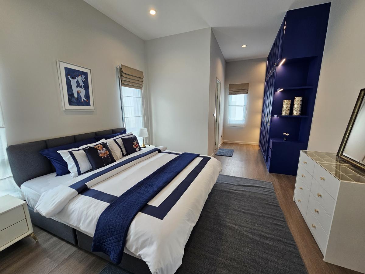 ขายบ้านบางนา แบริ่ง ลาซาล : 28/02/2026, หรูหราบนทำเลทอง Setthasiri Bangna KM.10 บ้านใหญ่ 5 ห้องนอน จองวันนี้ 
พักผ่อนสุดคุ้ม 377 ตร.ม. ในราคาขาย 47 ล้าน หรือเช่า 360,000 บาทต่อเดือน