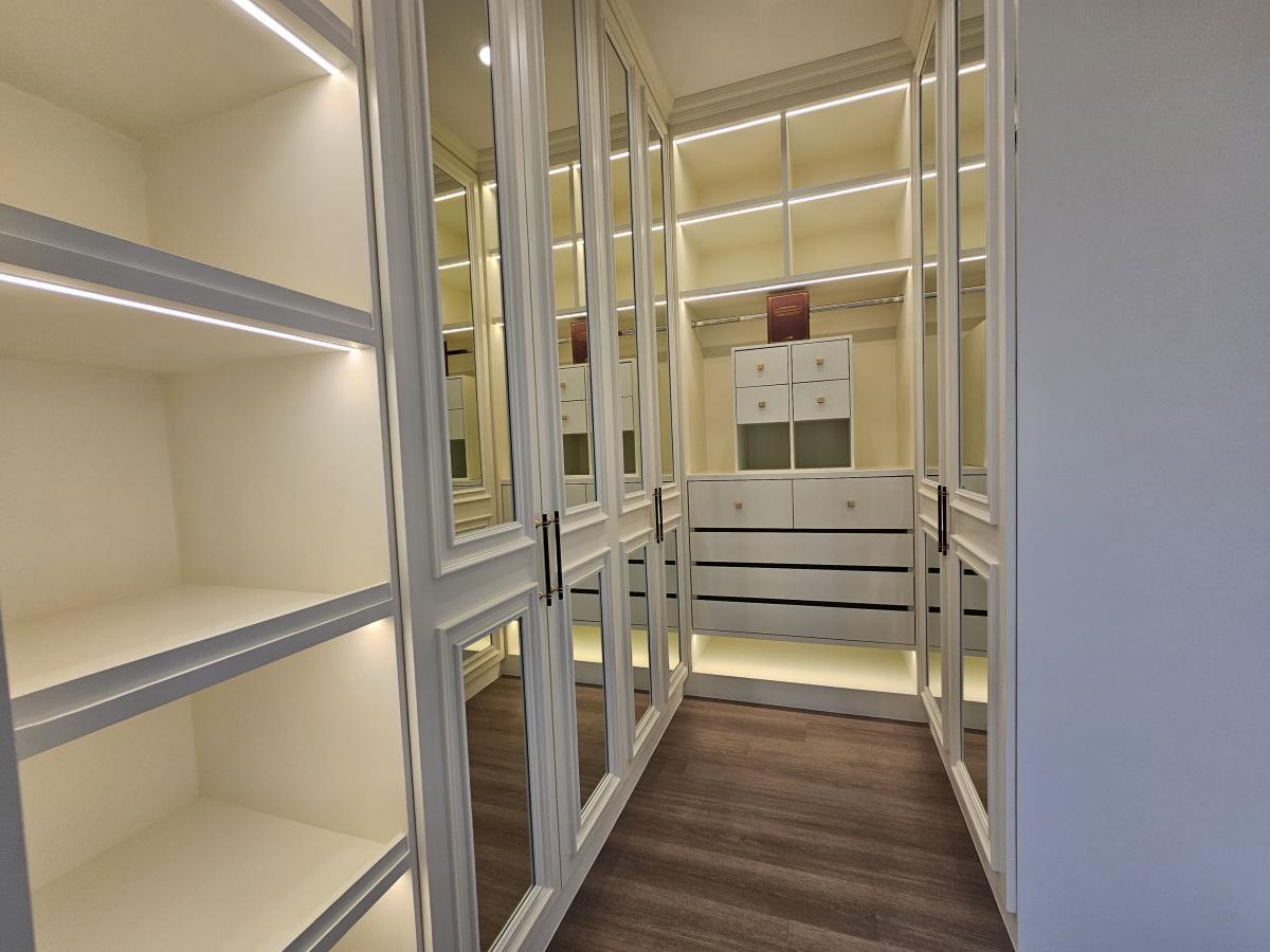 ขายบ้านบางนา แบริ่ง ลาซาล : 28/02/2026, หรูหราบนทำเลทอง Setthasiri Bangna KM.10 บ้านใหญ่ 5 ห้องนอน จองวันนี้ 
พักผ่อนสุดคุ้ม 377 ตร.ม. ในราคาขาย 47 ล้าน หรือเช่า 360,000 บาทต่อเดือน