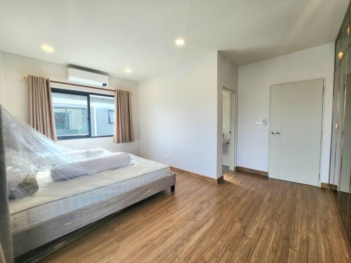 ขายบ้านบางนา แบริ่ง ลาซาล : 28/02/2026, บ้านสวย Centro Bangna 4 ห้องนอน 4 ห้องน้ำ พร้อมพื้นที่กว้างใหญ่ 
เช่าราคาโดนใจ 120,000 บาท/เดือน หรือซื้อในราคาเพียง 14.9 ล้าน!