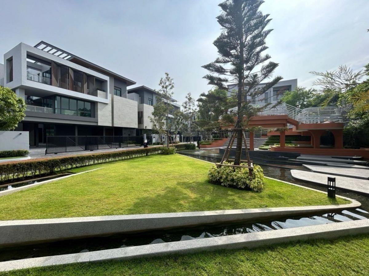 ขายบ้านพัฒนาการ ศรีนครินทร์ : 28/02/2026, The Gentry Phatthanakan 2 บ้านหรู 5 ห้องนอน 6 ห้องน้ำ พื้นที่กว้าง 355 ตร.ม. 
เช่าหมื่น 600,000 บาท พร้อมขาย 80 ล้าน ติดถนนใหญ่ ใกล้ BTS เอกมัย!