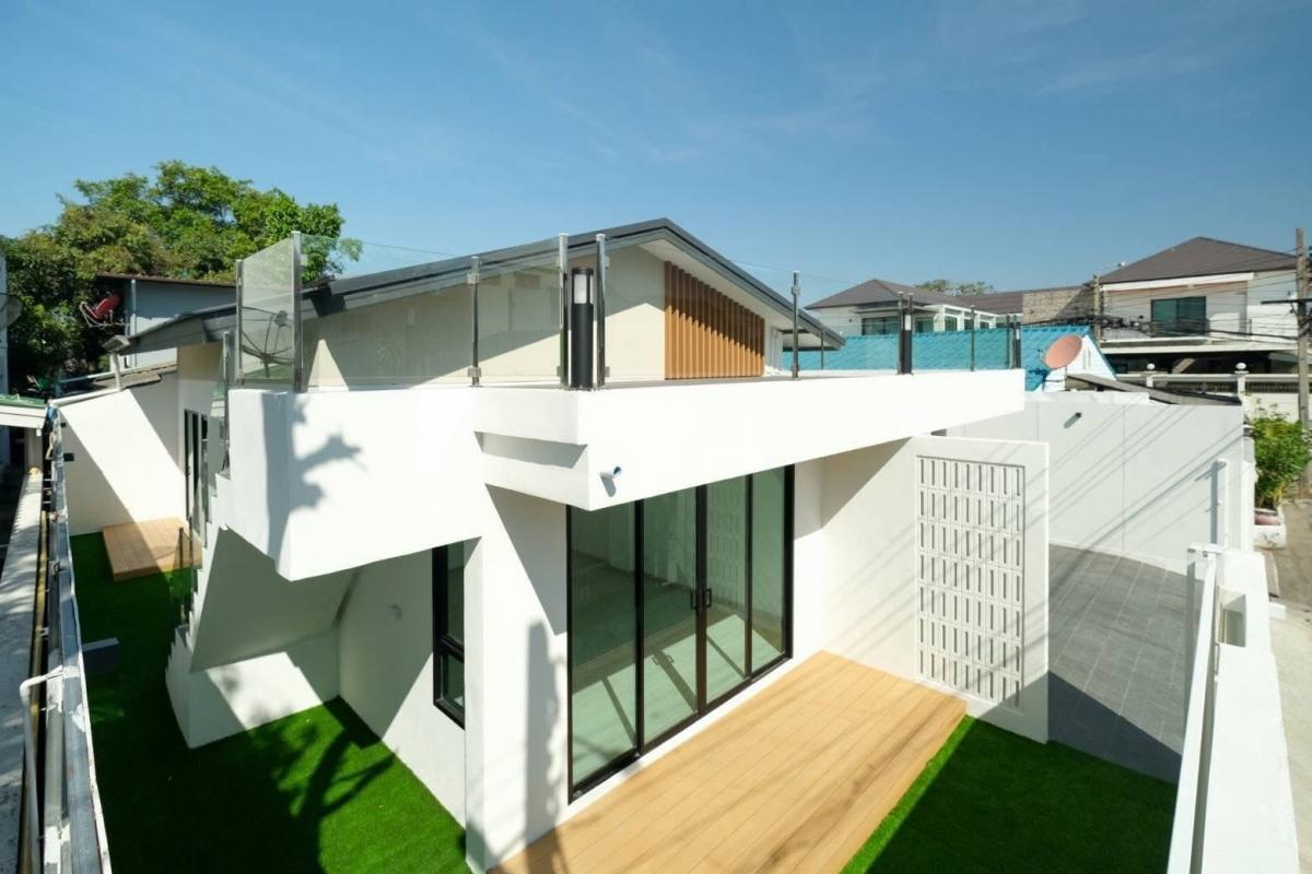 ขายบ้านอ่อนนุช อุดมสุข : 28/02/2026, บ้านเดี่ยว 3 ห้องนอน 168 ตรม. พร้อมที่ดิน 50 ตร.วา ใกล้ On Nut 
ราคาขายเพียง 5.89 ล้าน ลงทุนดี เดินทางสะดวก!