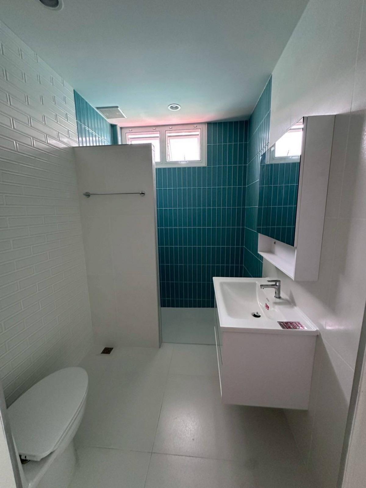 For RentTownhomeSukhumvit, Asoke, Thonglor : 28/02/2026, Baan Suan Charoenjai Ekkamai 12, 3 bedrooms, in the heart of Sukhumvit. Wide area 250 sq m, rent 90,000 baht/month, ready to connect to BTS, close to shopping!