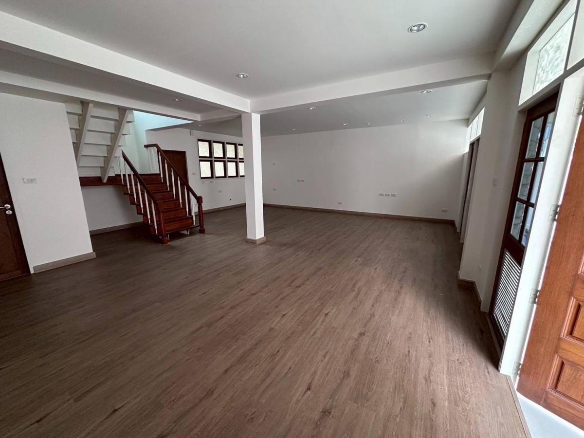 For RentTownhomeSukhumvit, Asoke, Thonglor : 28/02/2026, Baan Suan Charoenjai Ekkamai 12, 3 bedrooms, in the heart of Sukhumvit. Wide area 250 sq m, rent 90,000 baht/month, ready to connect to BTS, close to shopping!