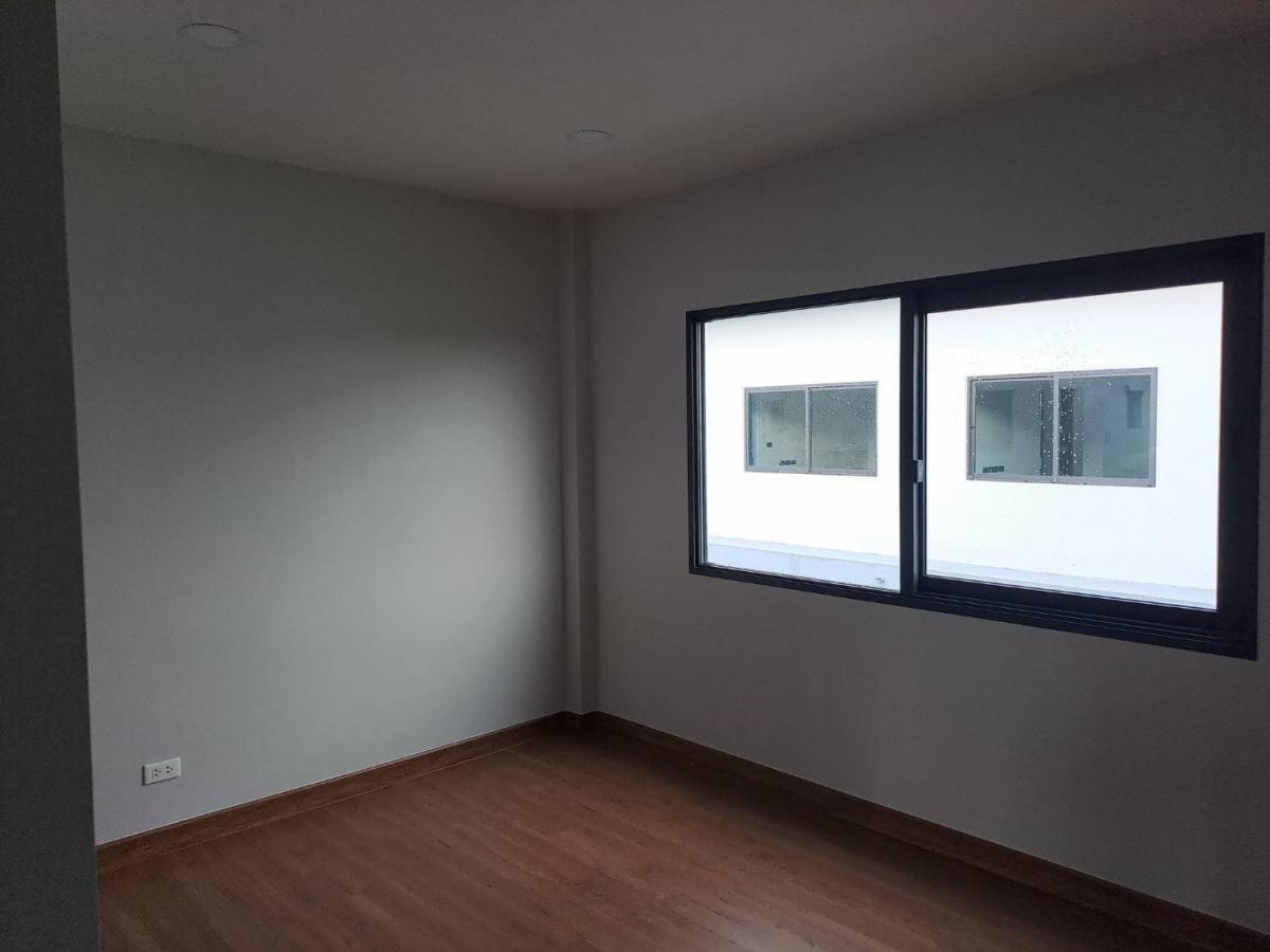 ขายบ้านปทุมธานี รังสิต ธรรมศาสตร์ : 28/02/2026, ถูกสุดในลาดสวาย บ้านเดี่ยว 3 ห้องนอน รีโนเวทใหม่ 4.49 ลบ. พร้อมยื่นกู้ฟรี 
บ้านใหม่มือ 1 ตกแต่งครบ 60 ตรว. ใกล้เมือง ผ่อนสบาย 15,000.- เริ่มวันนี้!