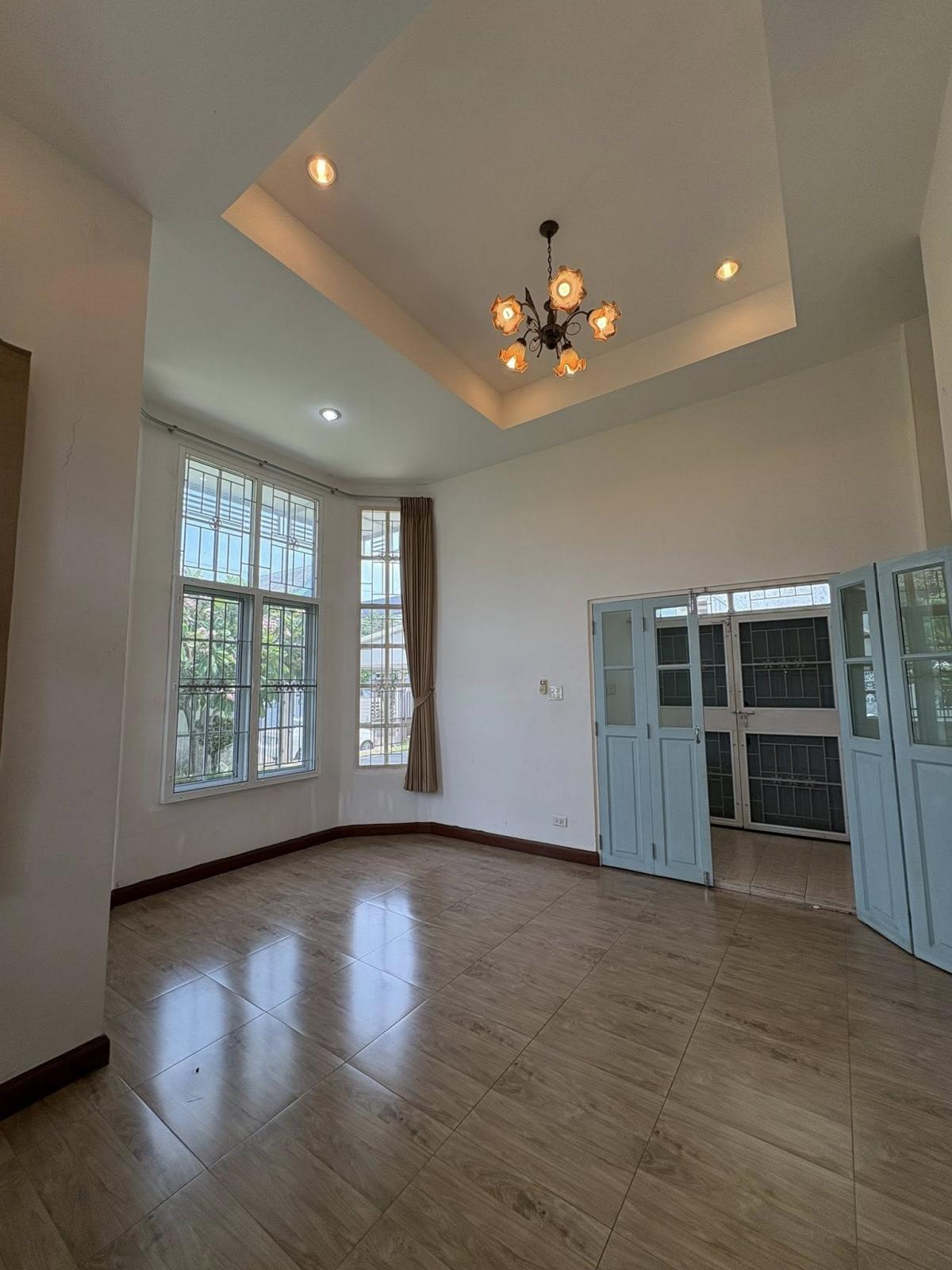 ขายบ้านอ่อนนุช อุดมสุข : 28/02/2026, บ้านหรู 4 ห้องนอน ใกล้สุขุมวิท 101 พร้อมที่ดินกว้าง 149 ตร.ว. 
ขาย 25.5 ล้าน ลงตัวสำหรับครอบครัวใหญ่และการลงทุน!