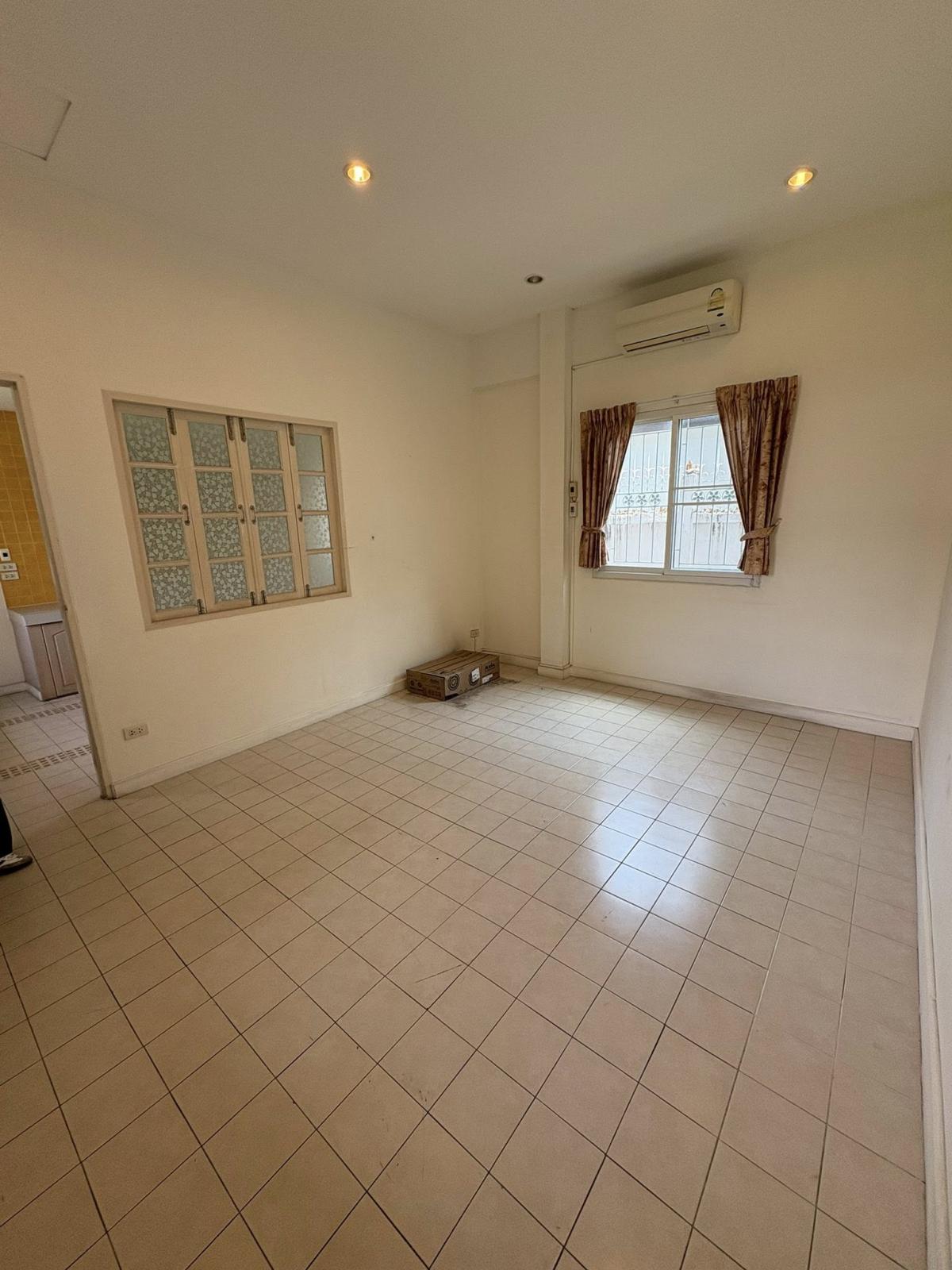 ขายบ้านอ่อนนุช อุดมสุข : 28/02/2026, บ้านหรู 4 ห้องนอน ใกล้สุขุมวิท 101 พร้อมที่ดินกว้าง 149 ตร.ว. 
ขาย 25.5 ล้าน ลงตัวสำหรับครอบครัวใหญ่และการลงทุน!