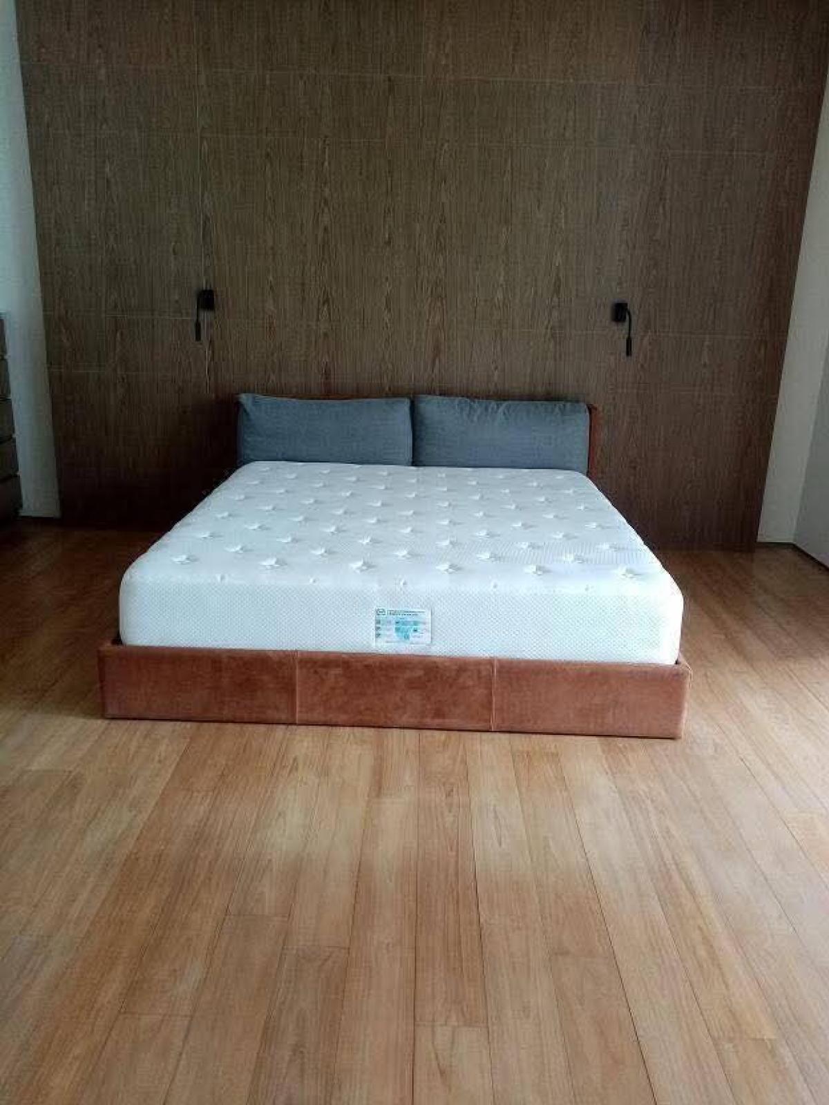 For SaleHouseSukhumvit, Asoke, Thonglor : 28/02/2026, Luxury 4 bedroom house, Ekkamai area, near Thonglor. 
Width area 959 sq m. with land 127 sq m. Special price 98 million.