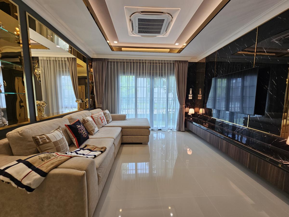 ขายบ้านบางนา แบริ่ง ลาซาล : 28/02/2026, บ้านหรู 4 ห้องนอน Centro Bangna 2 พร้อมเช่า 150,000 บาท/เดือน 
ที่ดิน 70 ตร.ว. พื้นที่ใช้สอย 303 ตร.ม. ราคาขาย 27.4 ล้านบาท