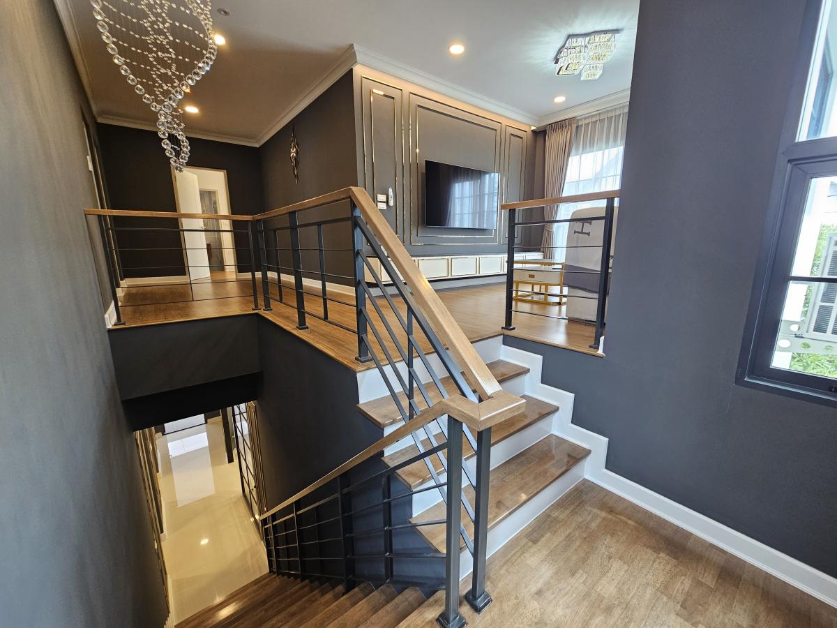 ขายบ้านบางนา แบริ่ง ลาซาล : 28/02/2026, บ้านหรู 4 ห้องนอน Centro Bangna 2 พร้อมเช่า 150,000 บาท/เดือน 
ที่ดิน 70 ตร.ว. พื้นที่ใช้สอย 303 ตร.ม. ราคาขาย 27.4 ล้านบาท