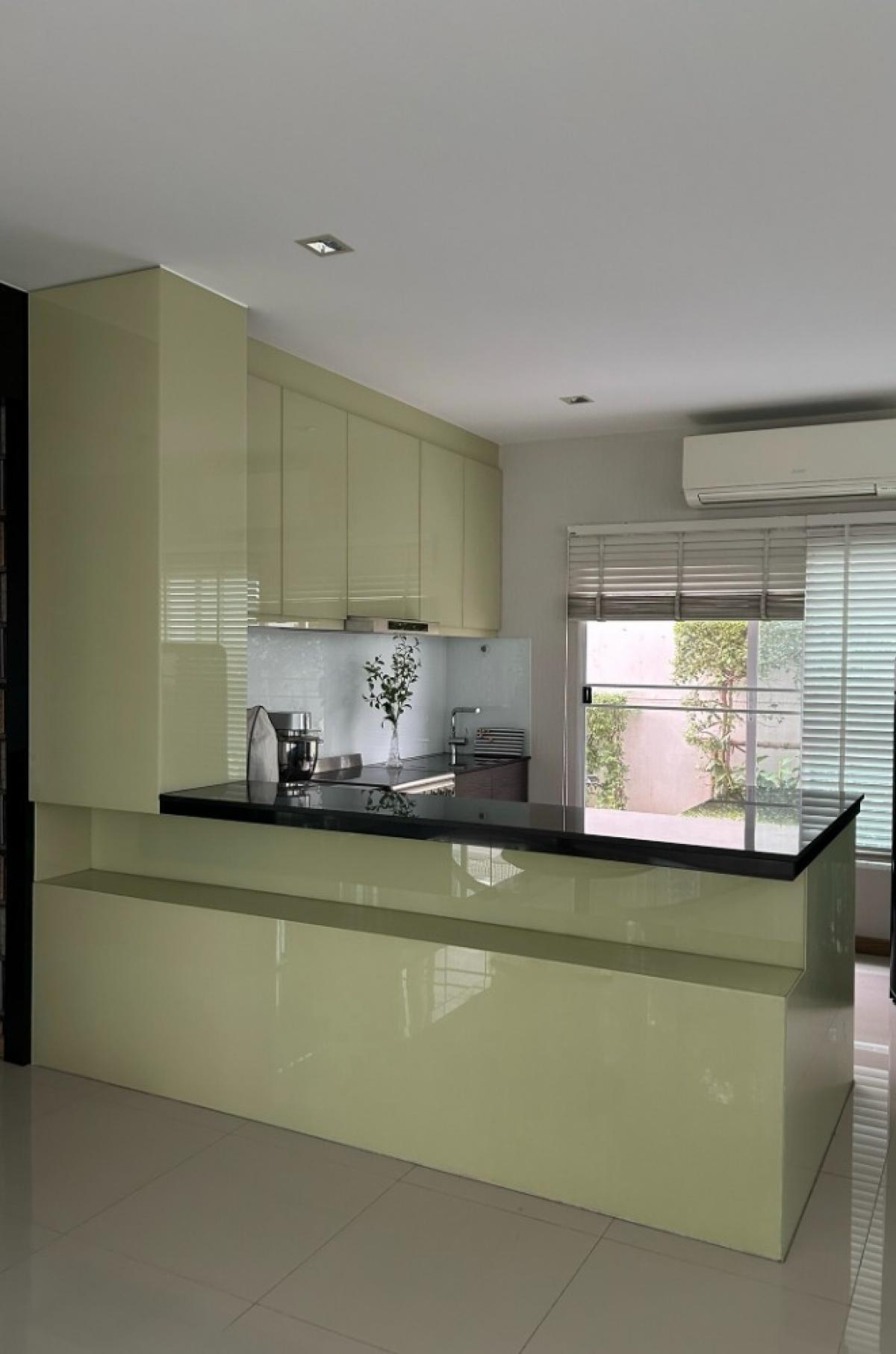 ขายบ้านลาดกระบัง สุวรรณภูมิ : 28/02/2026, บ้านหรู 4 ห้องนอน ขนาดใหญ่ 233 ตร.ม. ในทำเลทอง สุขุมวิท-วงแหวน 
Casa Premium On Nut-Wongwaen ราคา 15.9 ล้าน ลงตัวทุกฟังก์ชันสำหรับครอบครัวใหญ่