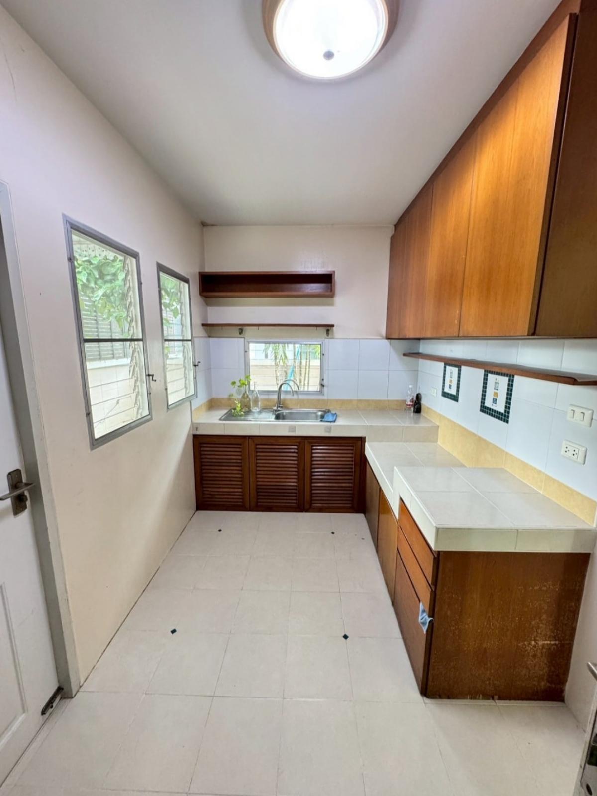 ขายบ้านแจ้งวัฒนะ เมืองทอง : 28/02/2026, บ้านเดี่ยว 4 ห้องนอน พร้อมสวนและทะเลสาบ บรรยากาศสงบ 
ขาย 6.2 ลบ. เช่า 32,000 บ./เดือน ใกล้ราชพฤกษ์-ติวานนท์