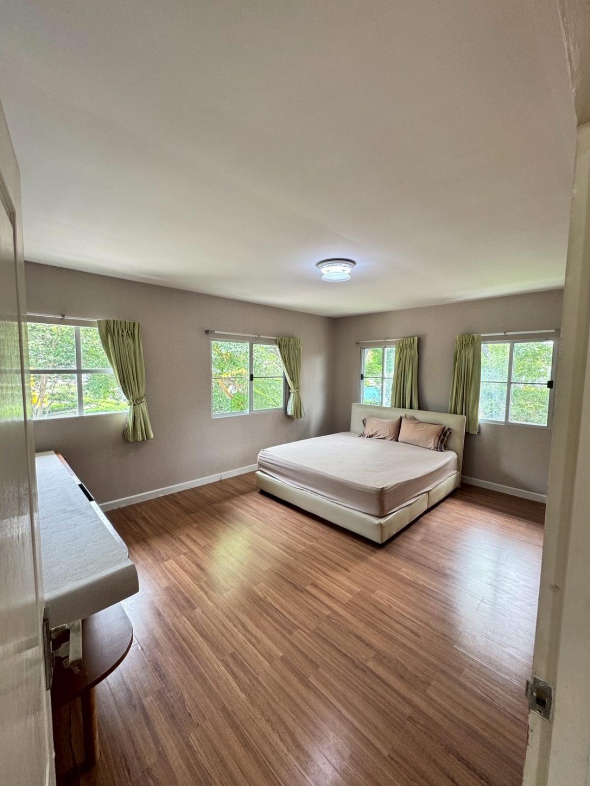 ขายบ้านแจ้งวัฒนะ เมืองทอง : 28/02/2026, บ้านเดี่ยว 4 ห้องนอน พร้อมสวนและทะเลสาบ บรรยากาศสงบ 
ขาย 6.2 ลบ. เช่า 32,000 บ./เดือน ใกล้ราชพฤกษ์-ติวานนท์