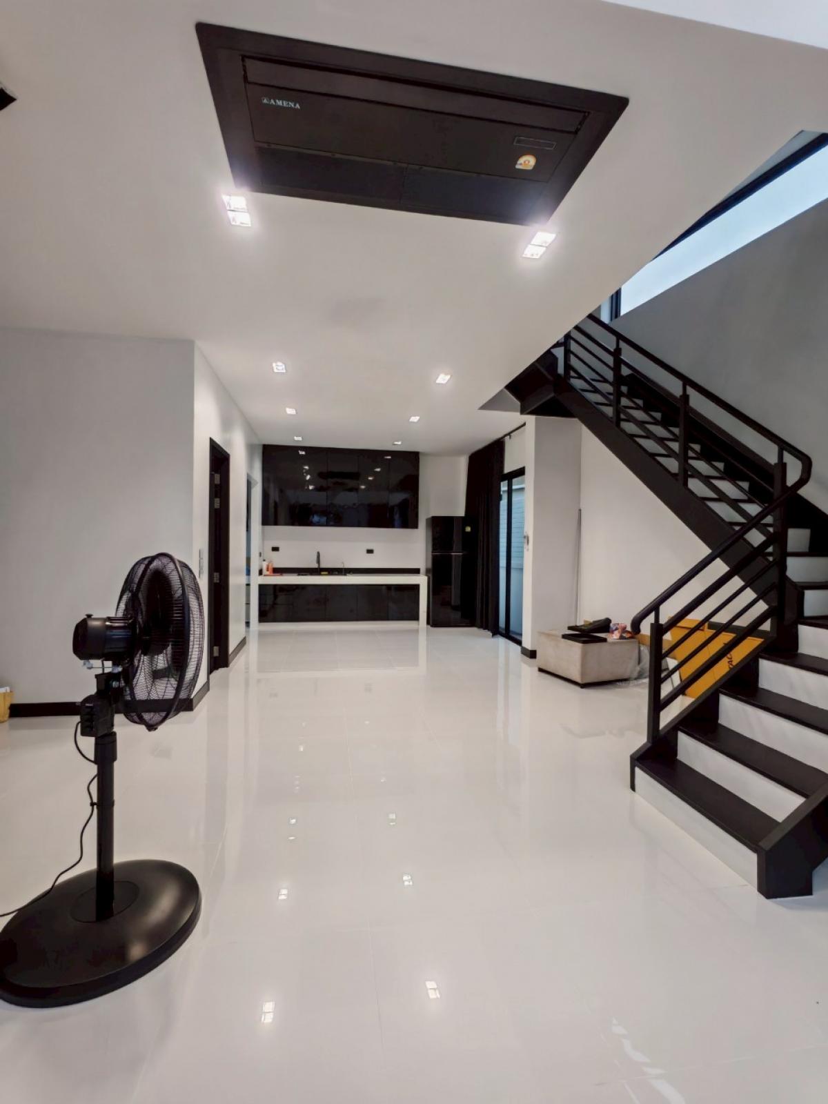 ให้เช่าบ้านรามคำแหง หัวหมาก : 28/02/2026, บ้านหรูใจกลางเมือง 5 ห้องนอน พร้อมพักผ่อนสุดหรู 
Luxury 5-Bedroom Townhouse in Prime Location – Your Dream Home Awaits!