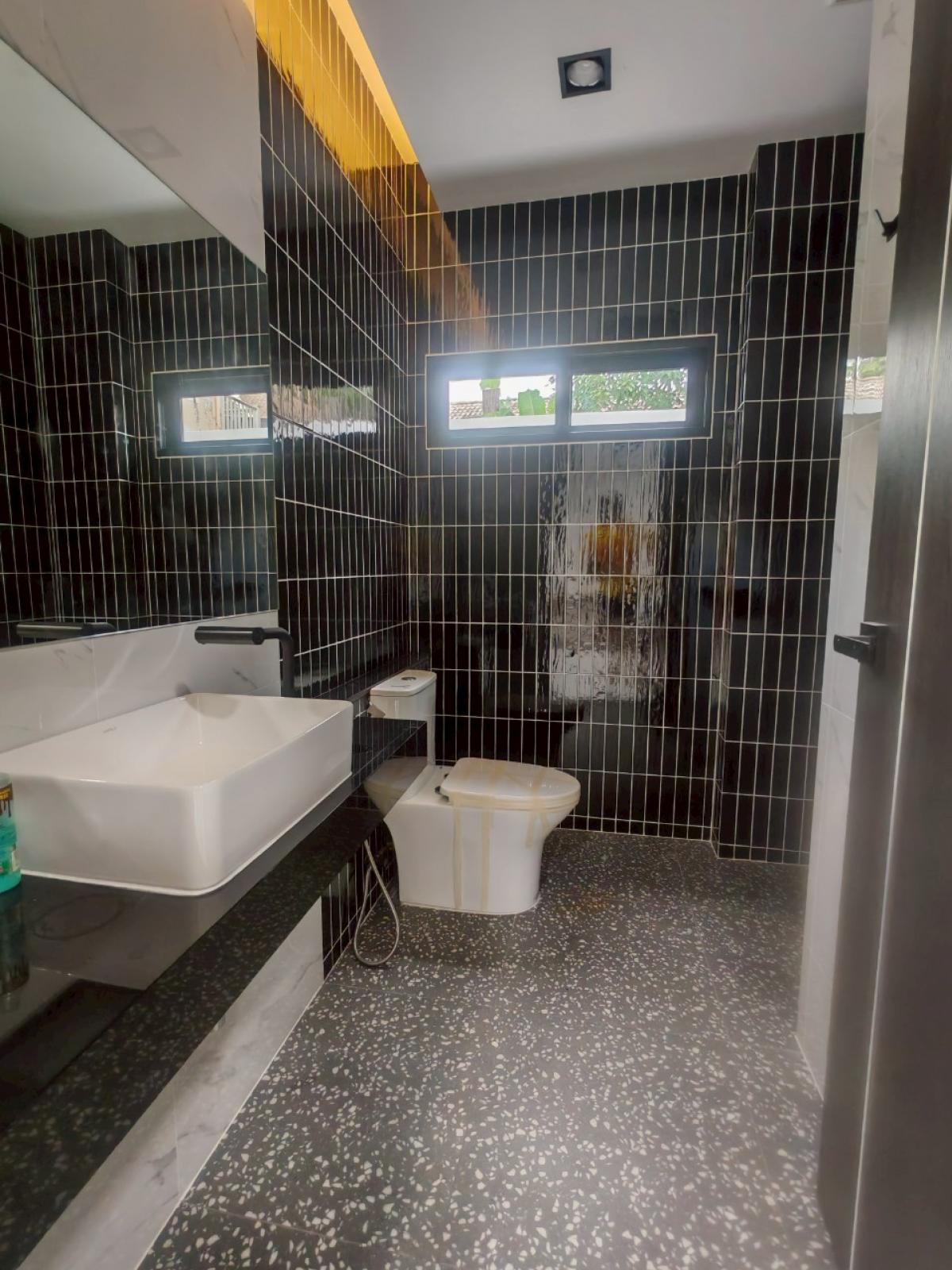 ให้เช่าบ้านรามคำแหง หัวหมาก : 28/02/2026, บ้านหรูใจกลางเมือง 5 ห้องนอน พร้อมพักผ่อนสุดหรู 
Luxury 5-Bedroom Townhouse in Prime Location – Your Dream Home Awaits!