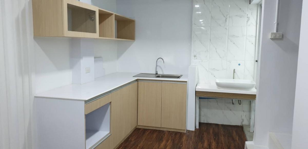 For RentOfficeRama9, Petchburi, RCA : 28/02/2026, Beautiful house with 4 bedrooms, area 400 sq m, in the heart of Rama 9 zone, with work space at home. 
Can be rented or bought Prices start at only 60,000 baht/month and only 14 million baht!