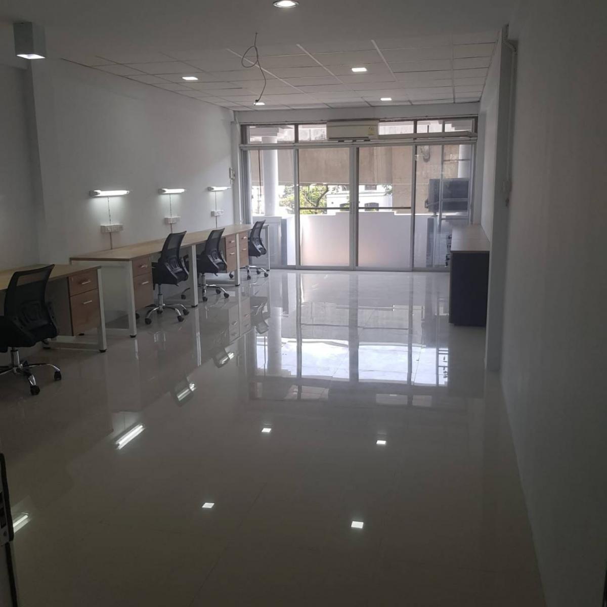 For RentOfficeRama9, Petchburi, RCA : 28/02/2026, Beautiful house with 4 bedrooms, area 400 sq m, in the heart of Rama 9 zone, with work space at home. 
Can be rented or bought Prices start at only 60,000 baht/month and only 14 million baht!