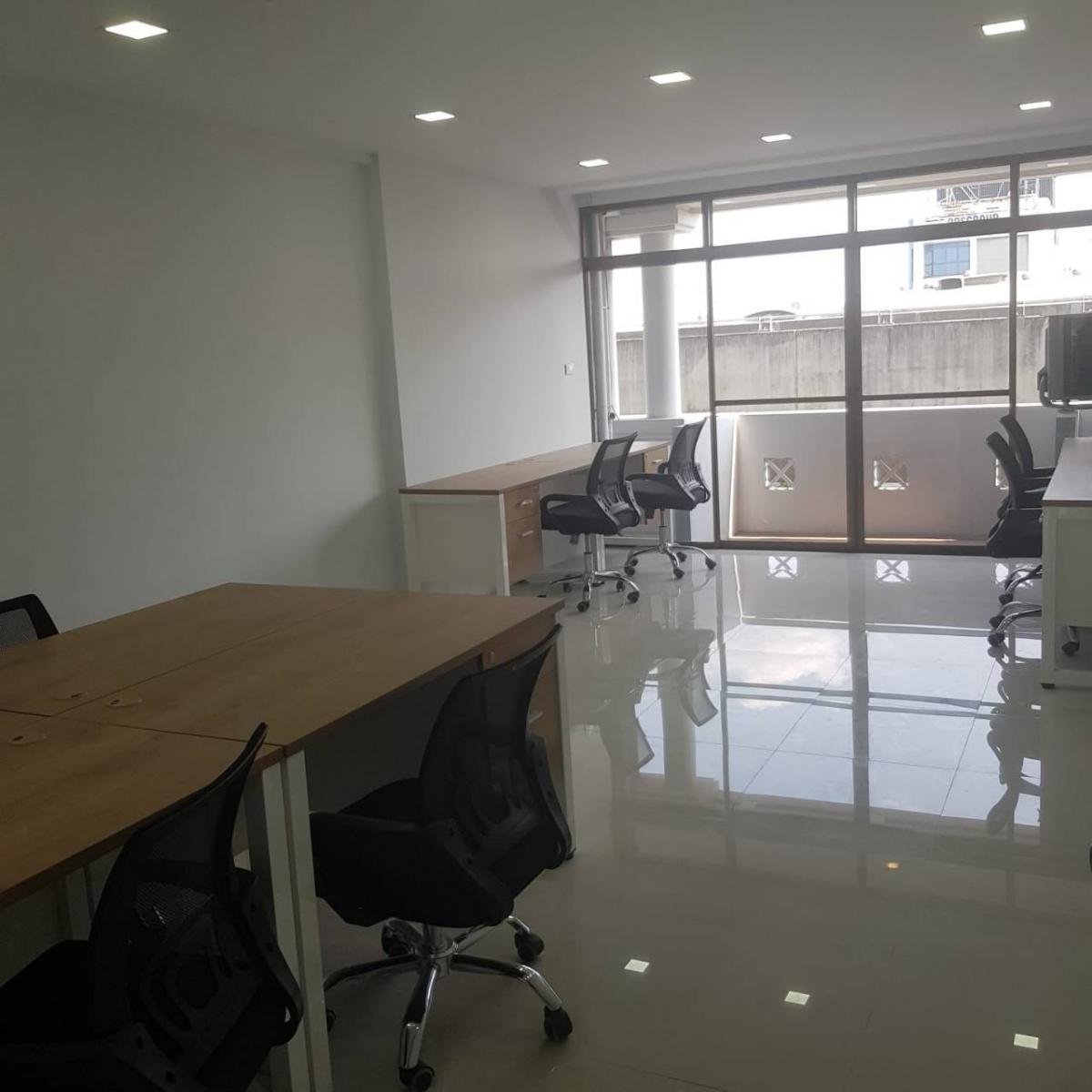 For RentOfficeRama9, Petchburi, RCA : 28/02/2026, Beautiful house with 4 bedrooms, area 400 sq m, in the heart of Rama 9 zone, with work space at home. 
Can be rented or bought Prices start at only 60,000 baht/month and only 14 million baht!