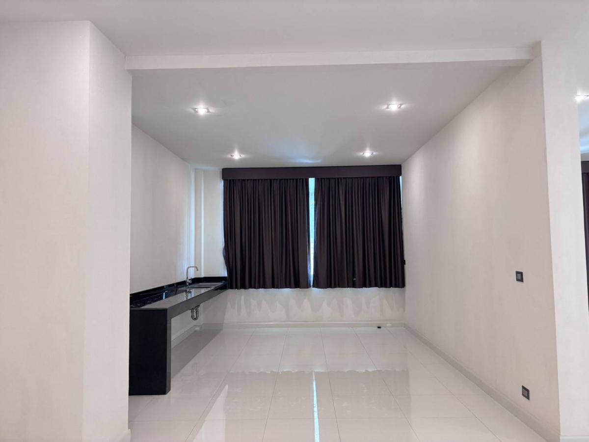 ขายบ้านมีนบุรี-ร่มเกล้า : 28/02/2026, บ้านหรู 6 ห้องนอน พร้อมที่ดิน 305 ตร.วาใน Perfect Place Ramkhamhang 164 
ขาย 35 ล้าน ทำเลศักยภาพ ใกล้กรุงเทพ Kreetha – Lat Krabang – Ramkhamhaeng