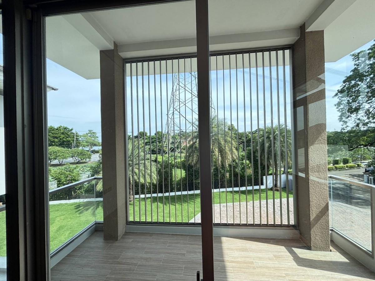 ขายบ้านมีนบุรี-ร่มเกล้า : 28/02/2026, บ้านหรู 6 ห้องนอน พร้อมที่ดิน 305 ตร.วาใน Perfect Place Ramkhamhang 164 
ขาย 35 ล้าน ทำเลศักยภาพ ใกล้กรุงเทพ Kreetha – Lat Krabang – Ramkhamhaeng