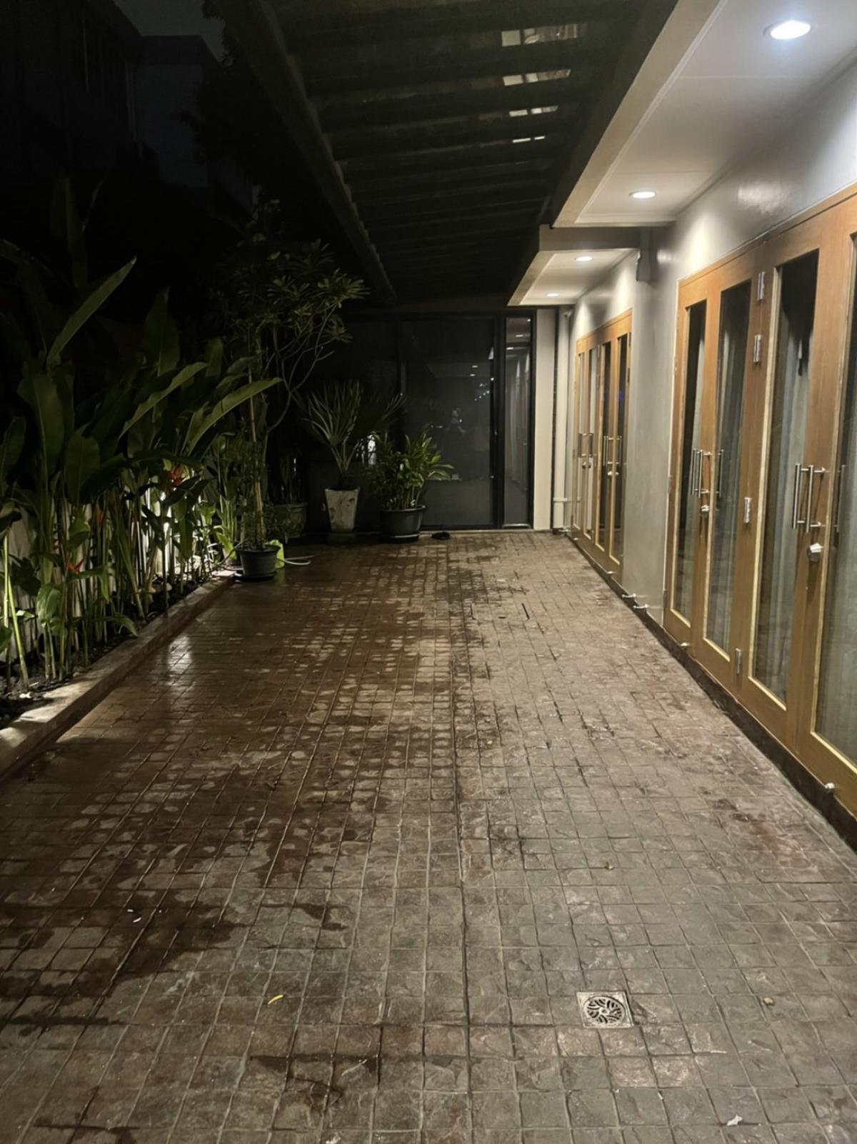 ขายบ้านอ่อนนุช อุดมสุข : 28/02/2026, บ้านหรู 4 ห้องนอน ใจกลาง On Nut พร้อมสิ่งอำนวยความสะดวกครบครัน 
เช่า 90,000 บาท/เดือน ใกล้ BTS และทางด่วน เดินได้ถึง Big C