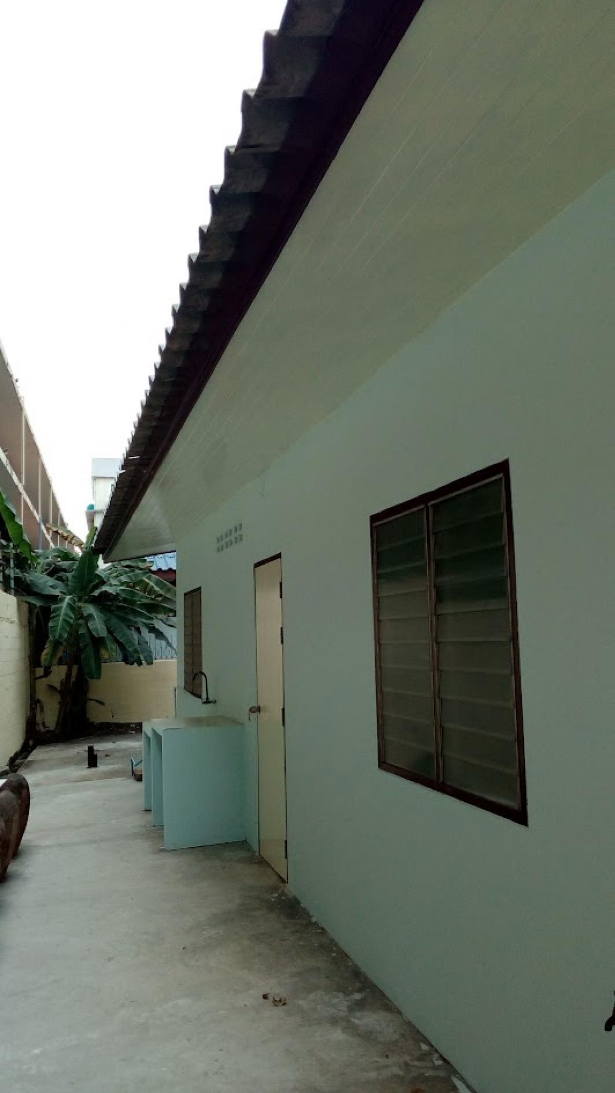 ขายบ้านนวมินทร์ รามอินทรา : 28/02/2026, บ้านใหญ่ 4 ห้องนอน ย่านนวมินทร์ ใกล้แยกลาดพร้าว เพียง 6 ล้าน 
พื้นที่ใช้สอยกว้าง 250 ตร.ม. พร้อมที่ดิน 104 ตร.ว. ตอบโจทย์ทุกไลฟ์สไตล์