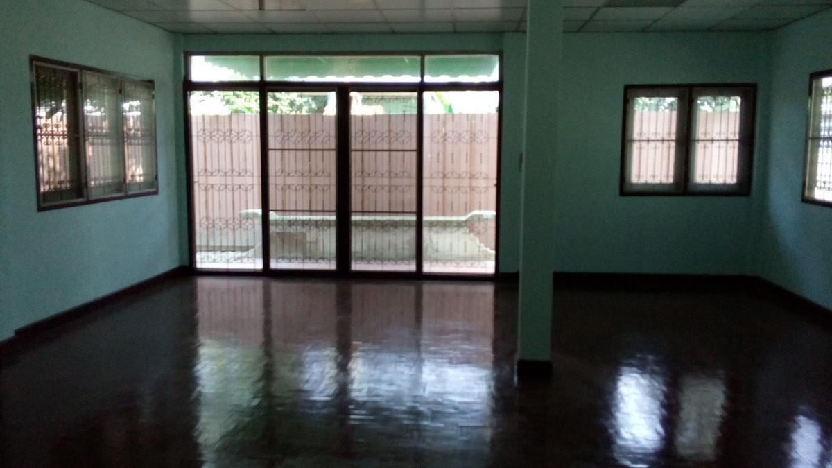 ขายบ้านนวมินทร์ รามอินทรา : 28/02/2026, บ้านใหญ่ 4 ห้องนอน ย่านนวมินทร์ ใกล้แยกลาดพร้าว เพียง 6 ล้าน 
พื้นที่ใช้สอยกว้าง 250 ตร.ม. พร้อมที่ดิน 104 ตร.ว. ตอบโจทย์ทุกไลฟ์สไตล์