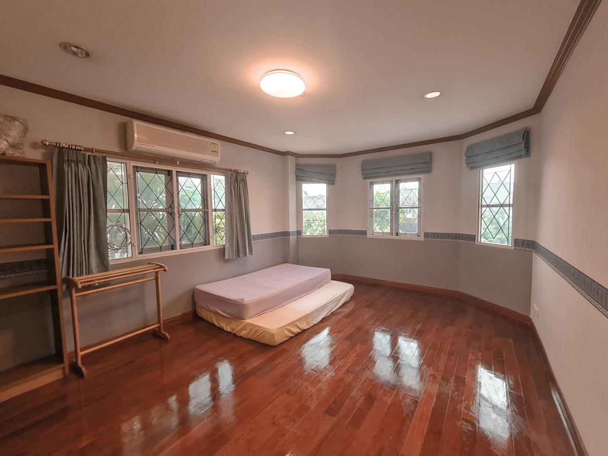 ขายบ้านเกษตร นวมินทร์ ลาดปลาเค้า : 28/02/2026, บ้านเดี่ยว 5 ห้องนอน พร้อมเฟอร์ครบ ชวนชื่นลาดพร้าว ใกล้เซ็นทรัล 
เช่า 66,000 บาท/เดือน หรือขาย 16 ล้าน ย้ายเข้าอยู่ได้เลย!