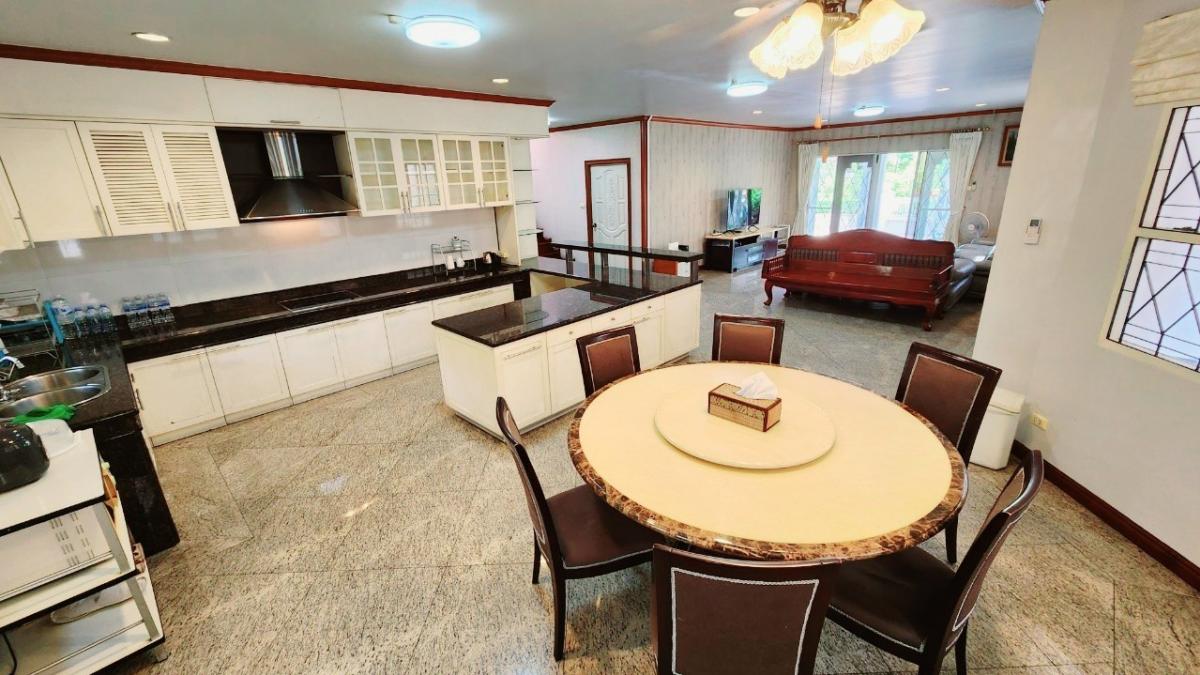 ขายบ้านเกษตร นวมินทร์ ลาดปลาเค้า : 28/02/2026, บ้านเดี่ยว 5 ห้องนอน พร้อมเฟอร์ครบ ชวนชื่นลาดพร้าว ใกล้เซ็นทรัล 
เช่า 66,000 บาท/เดือน หรือขาย 16 ล้าน ย้ายเข้าอยู่ได้เลย!